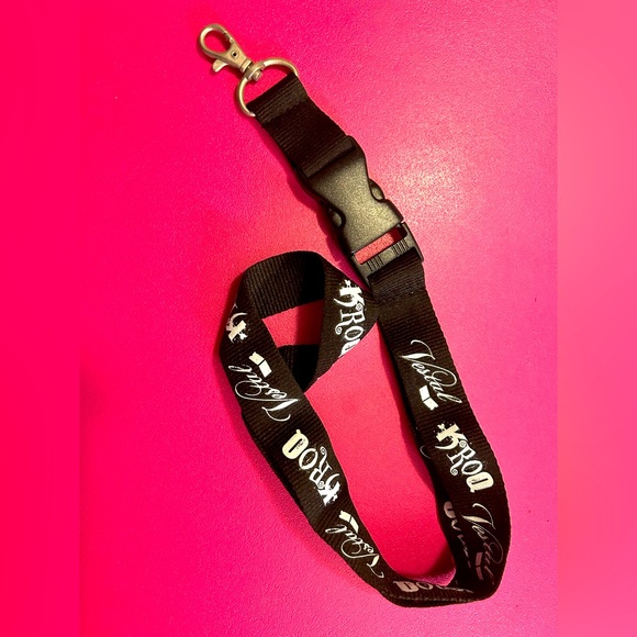 3 Y2k Keychain/lanyard 🌸 - Picture 2 of 3